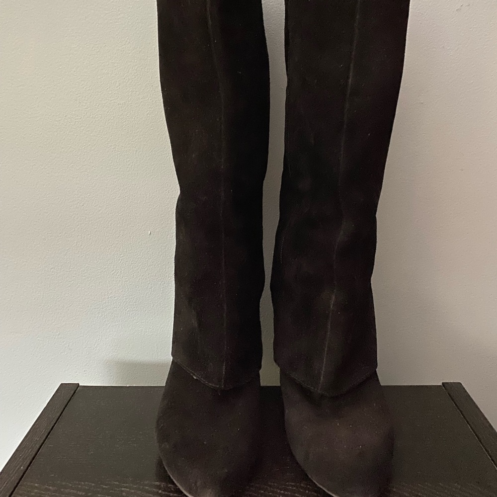Women black suede boots